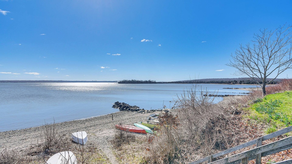 North Kingstown Cottage | Cozy Rhode Island Retreat w/Yard, Near Beaches!