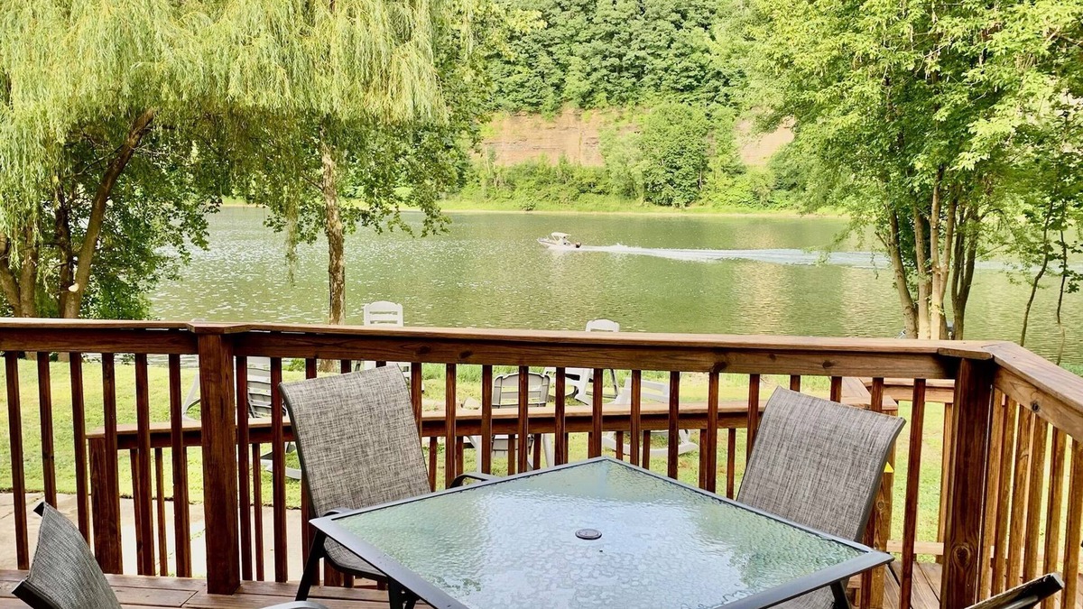 Franklin House | Cozy River Retreat-Gorgeous river views!