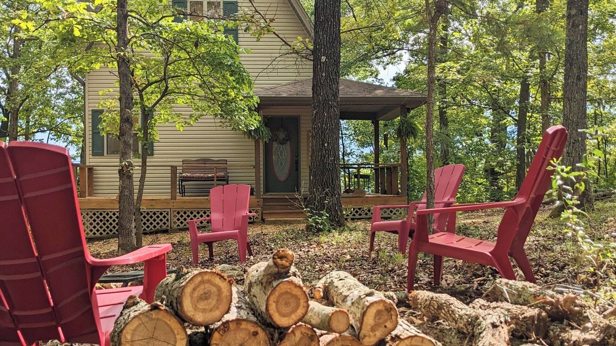Brixey Cottage | Cozy river retreat with scenic view. Close to outfitters for floating & fishing!