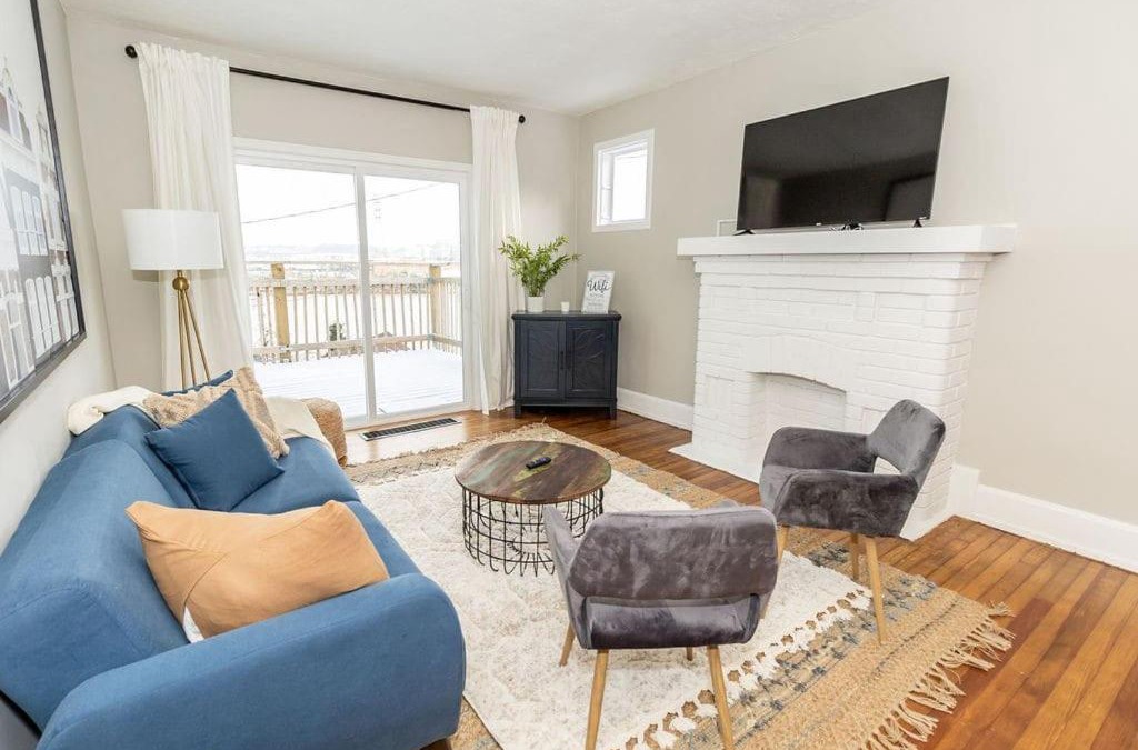 Covington House | Cozy Riverfront Bungalow with Stunning Views