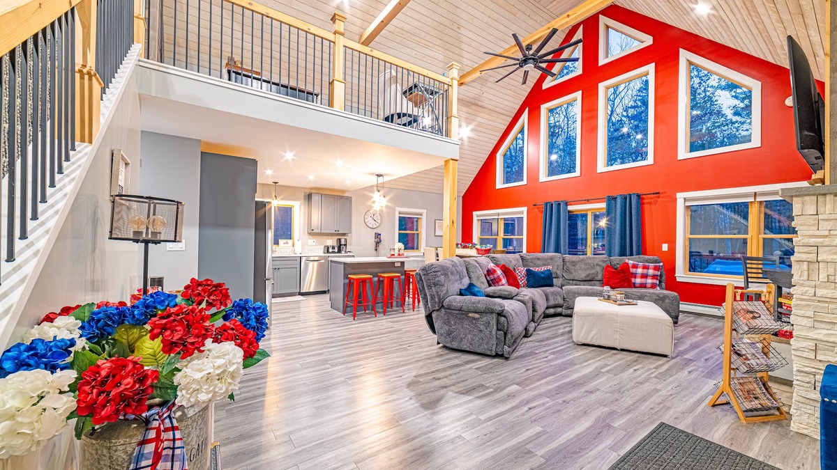 Bethel House | Cozy Riverfront Modern Farmhouse, close to downtown Bethel and Sunday River