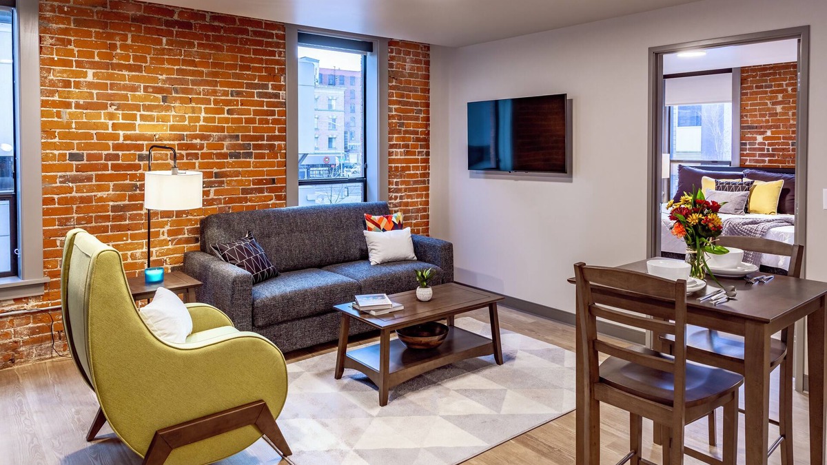 Riverside Apartment | Cozy Riverfront Park 1 Bed Travel Apartment