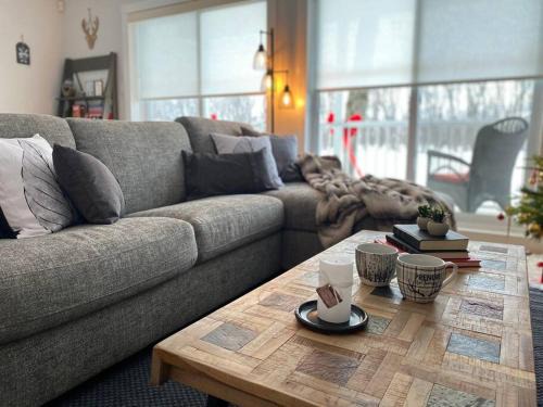 Saint-Andre-d'Argenteuil Ski Chalet | Cozy Riverside Cottage Escape with SPA, Pool Table and Dock Access