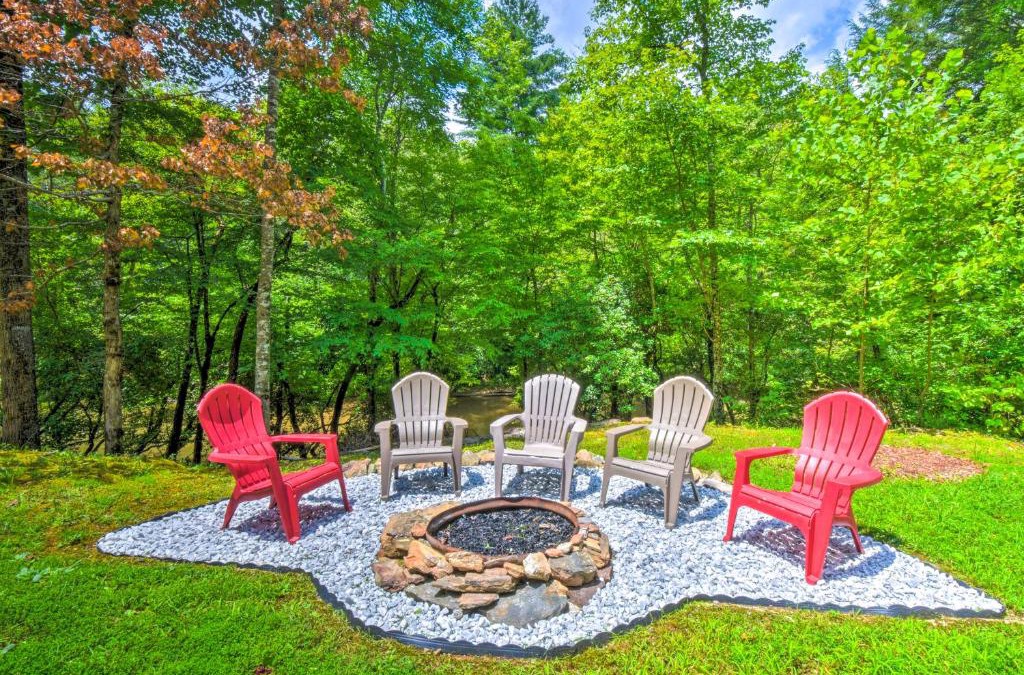 Dahlonega House | Cozy Riverside Dahlonega Home with Kayaks and Fire Pit