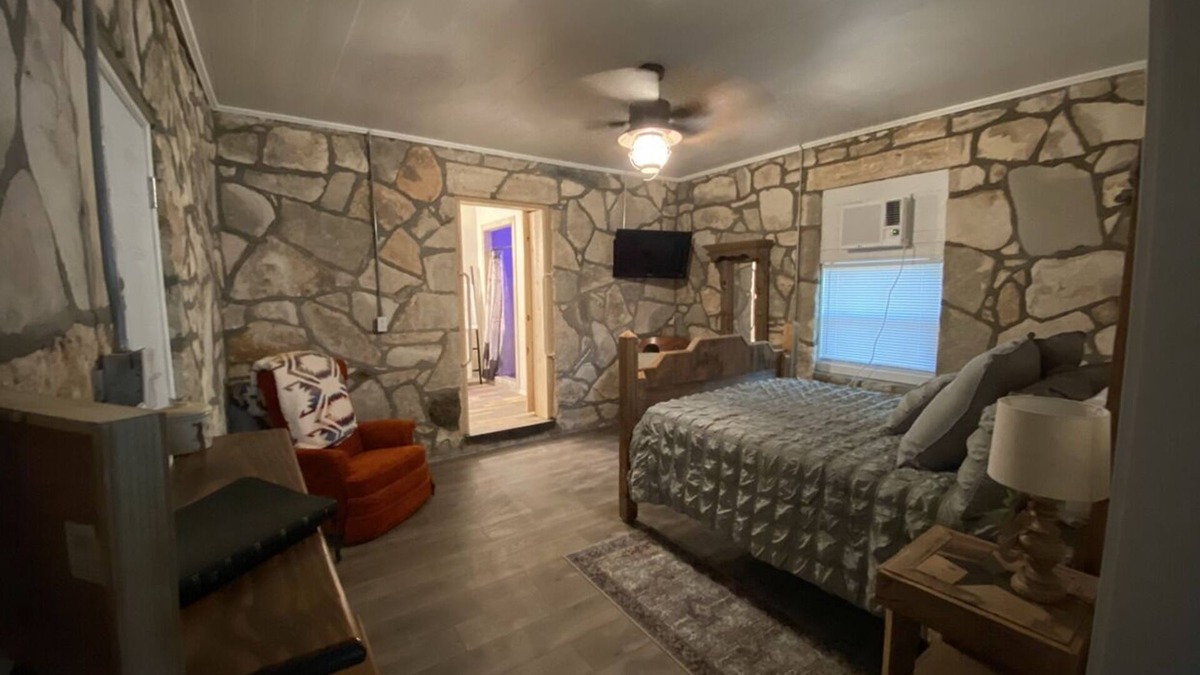 Menard Bed & Breakfast | Cozy Rock Cottage w/awesome bathroom in town (pet friendly)