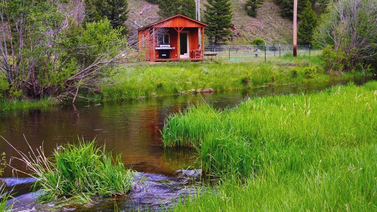 Drummond Cabin | Cozy Rock Creek Cabin - Fly Fisher's Retreat