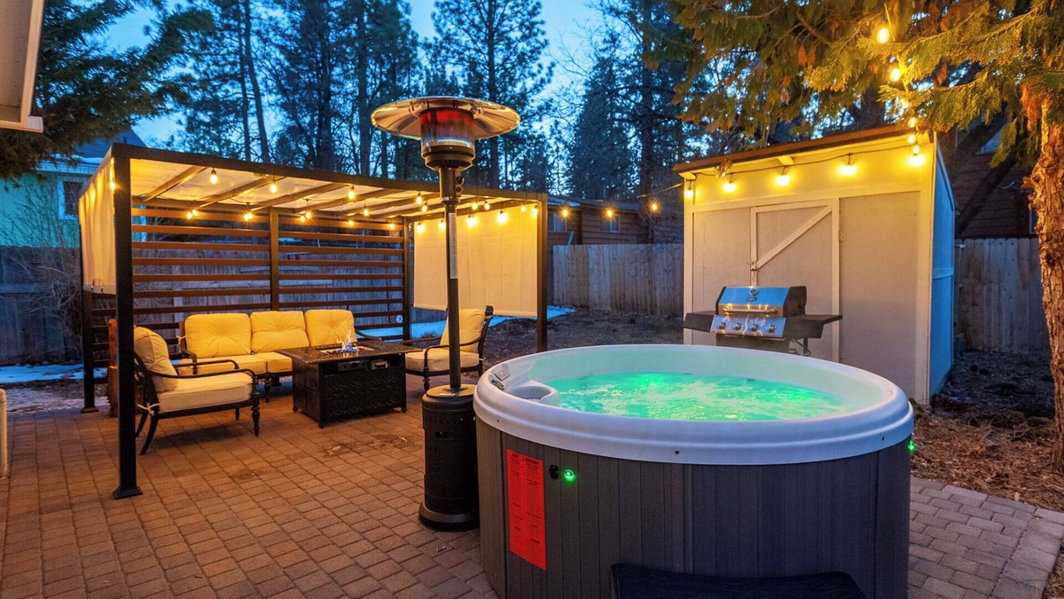 Sugarloaf Cabin | Cozy, Romantic Cabin Retreat with Hot Tub & Private Patio Oasis!