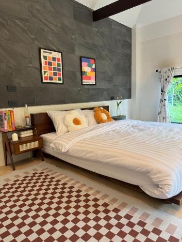 Mae On Villa | Cozy Romantic in Wildwood Cabin