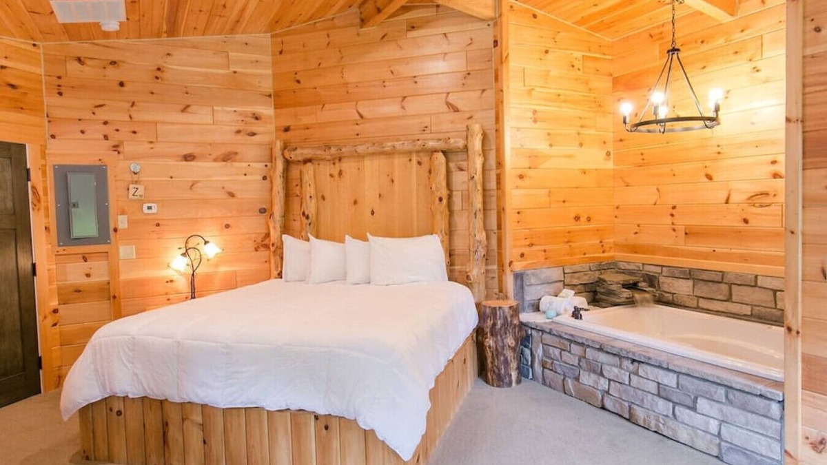 Millersburg Apartment | Cozy Romantic Suite for 2 in Ohio's Amish Country