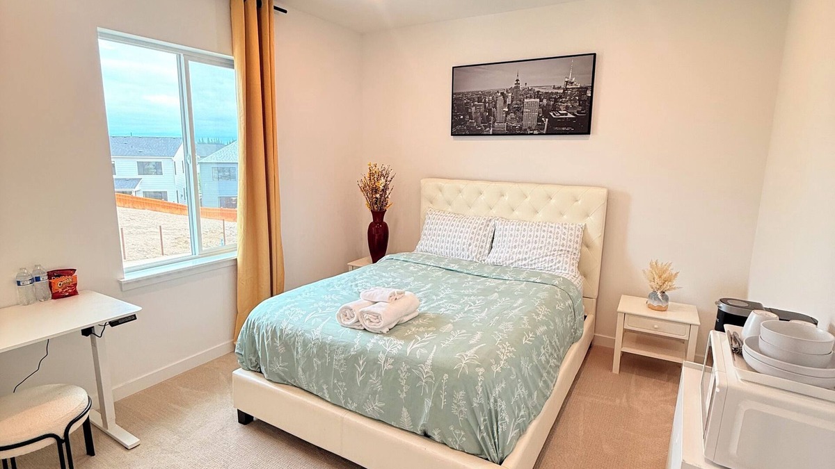 Bonney Lake House | Cozy room in charming Bonney Lake with AC + car