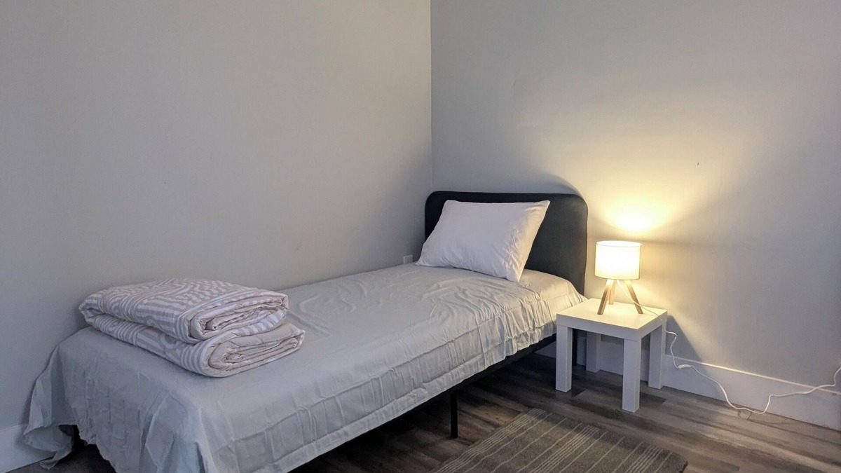 Halifax House | Cozy Room in Halifax