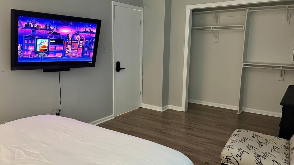 Virginia Beach House | Cozy Room Near Dam Neck Base & Beach Access
