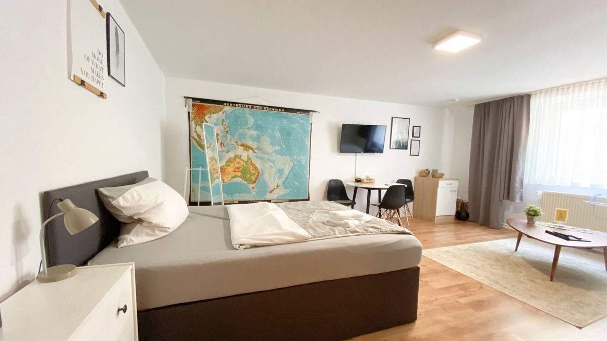 Porta Westfalica Bed & Breakfast | Cozy room with NETFLIX and private bathroom