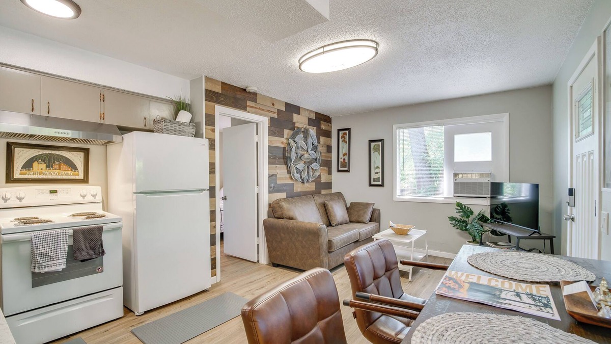 Roseburg House | Cozy Roseburg Home w/Fire Pit + Gas Grill!