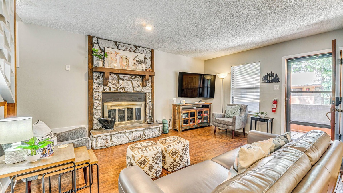 Ruidoso Condo | Cozy Ruidoso Condo w/Deck ~ 2 Mi to Cedar Creek!