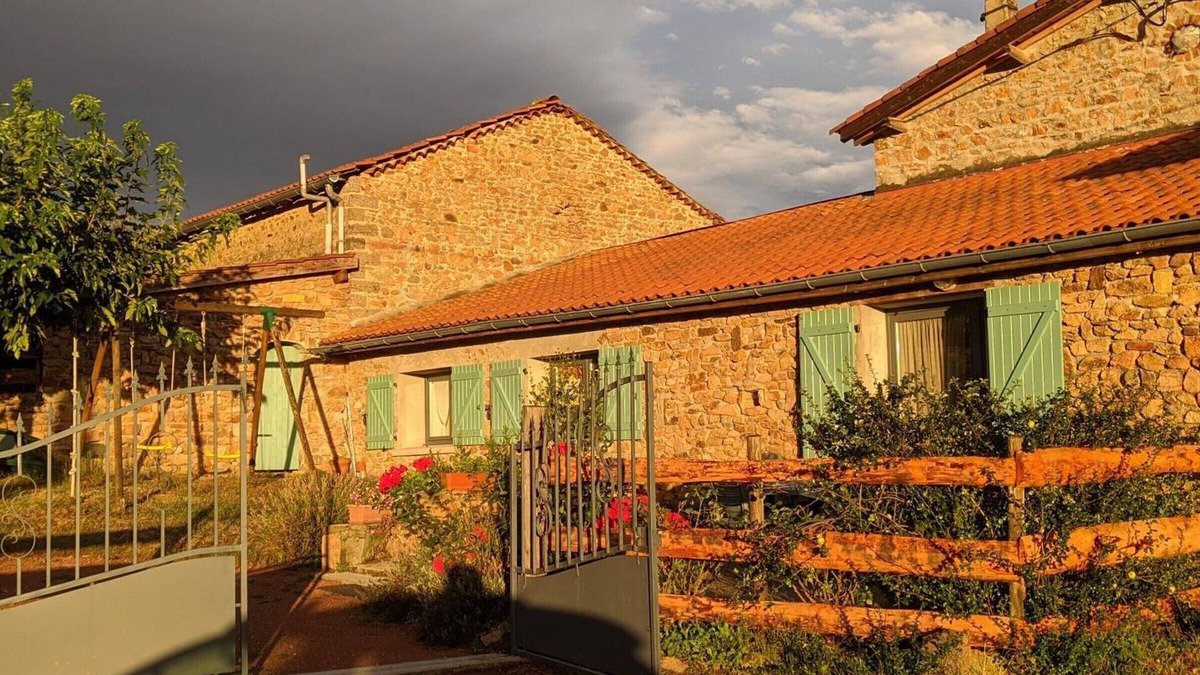 Neulise Cottage | Cozy rural cottage with terrace near Roanne