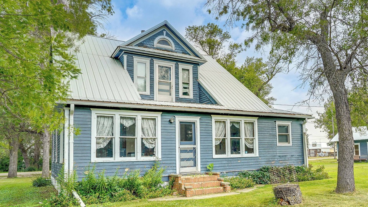 Zeeland House | Cozy Rural Hideaway in McIntosh County!