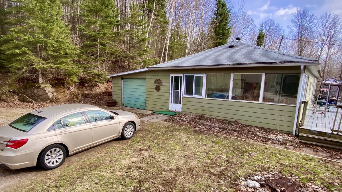Highlands East Cabin | Cozy, rustic, 2-bedroom lake view retreat