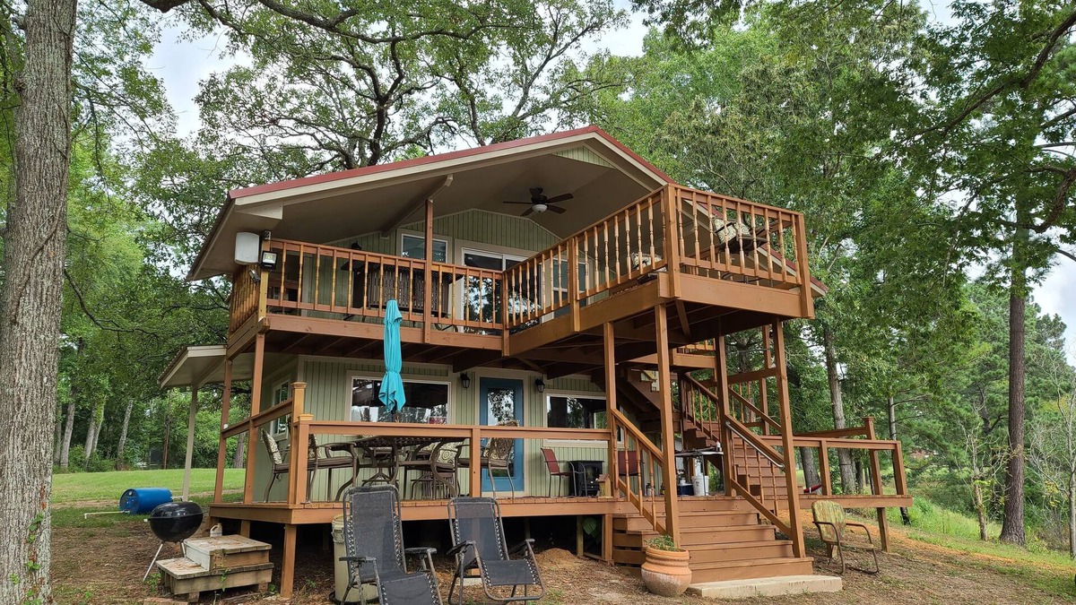 Rusk Cabin | Cozy rustic cabin on two fishing ponds in tranquil Rusk, TX