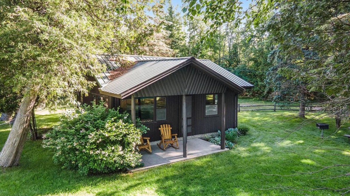 Cheboygan Cabin | Cozy, rustic log cabin on Mullett Lake #5