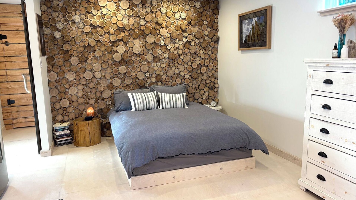 Courtenay Apartment | Cozy Rustic Suite (pet-friendly)on a 5 acre farm in the beautiful Comox Valley.
