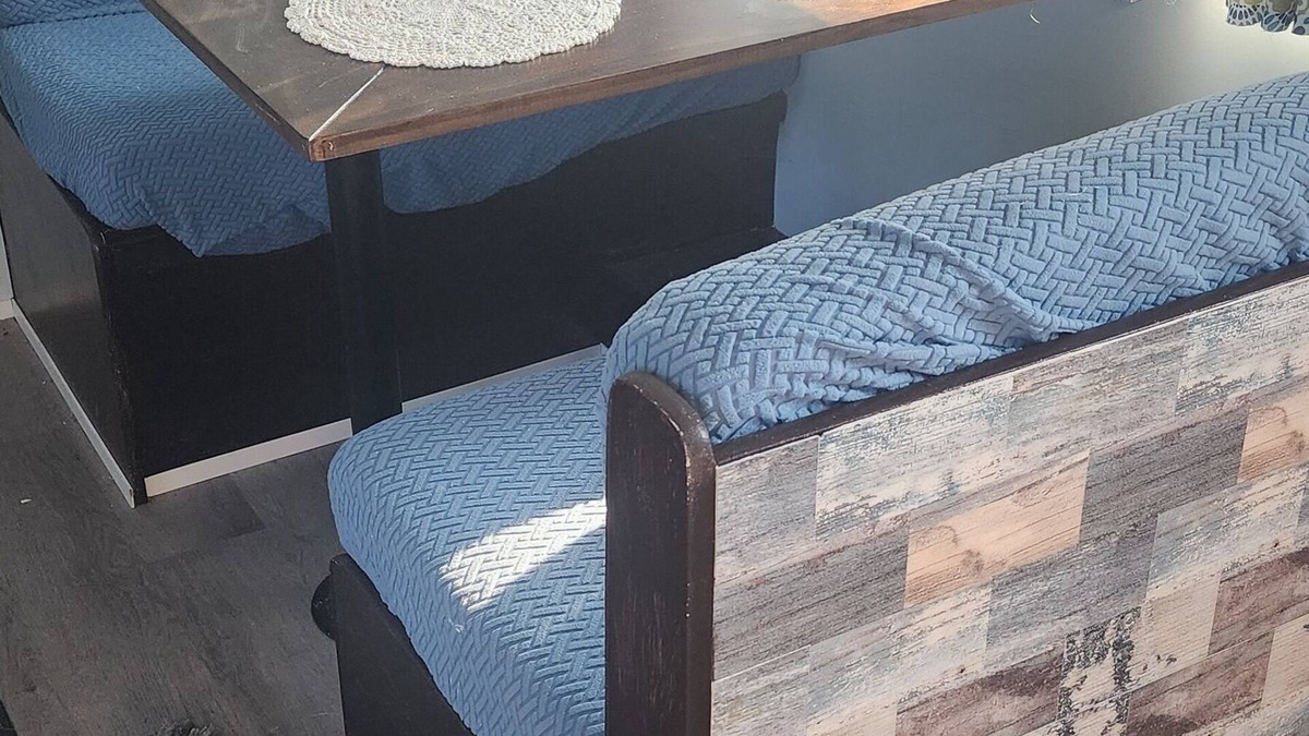 Alexandria House | Cozy RV in Enjoyable Alexandria with AC, WiFi, Mini Pig Rescue and Sanctuary.