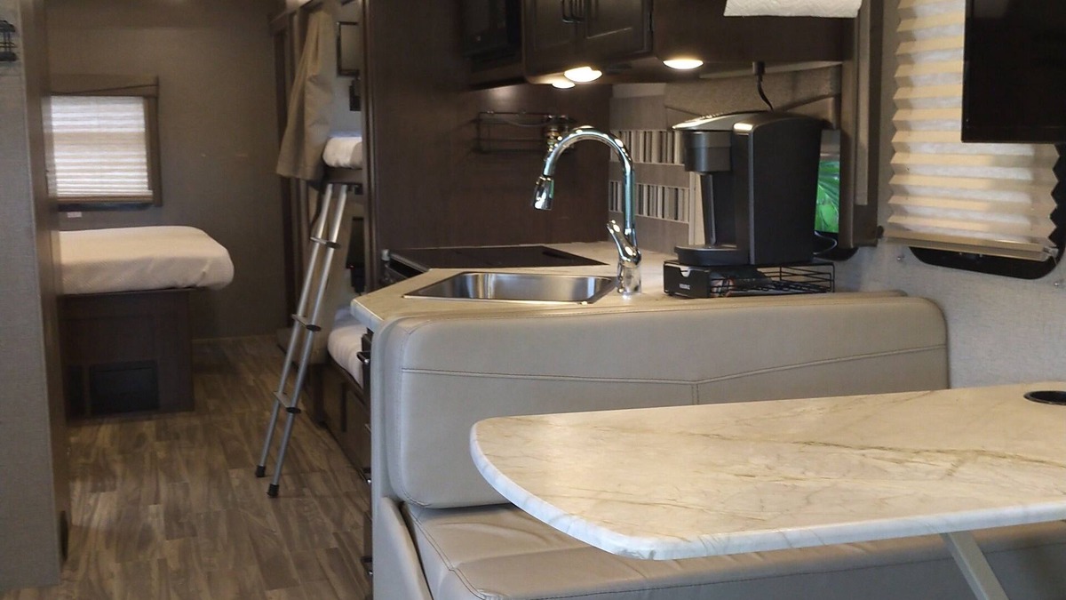 Juno Ridge House | Cozy RV with AC and WiFi North Palm Beach - 1 mile to beach