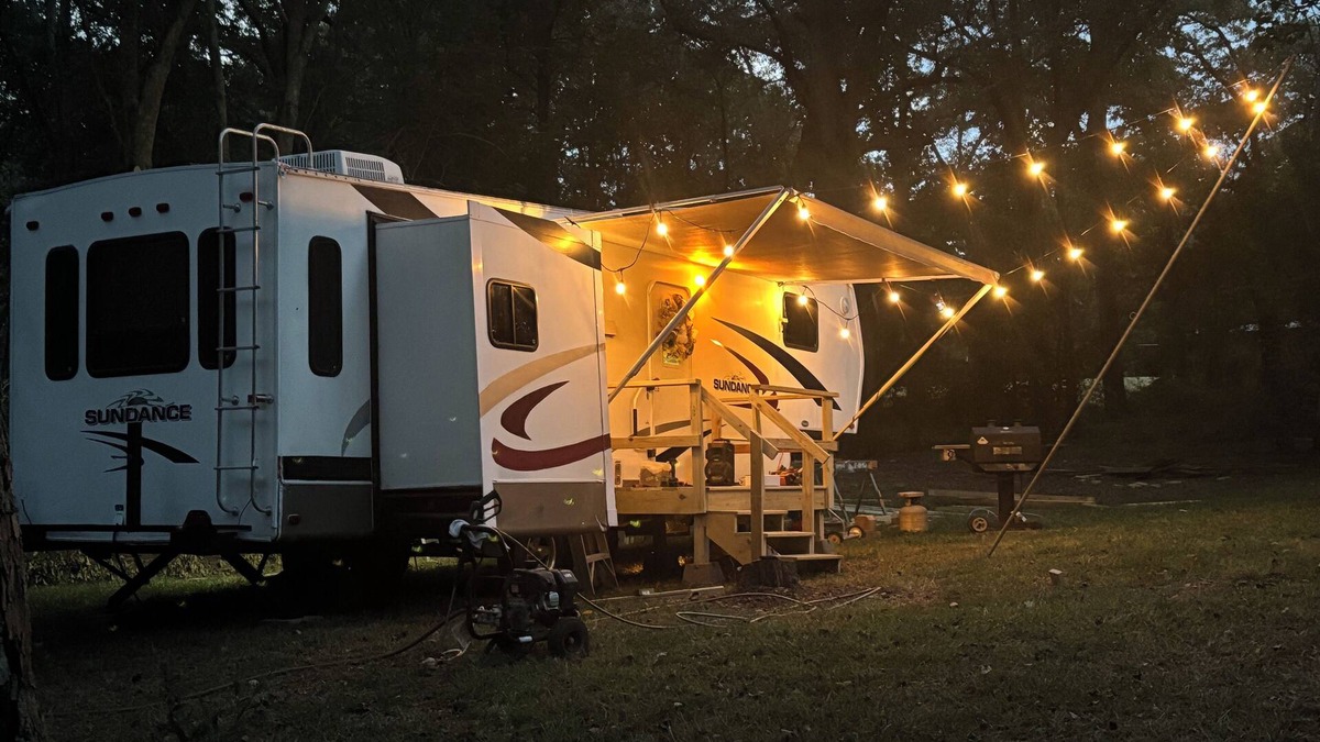 Winder House | Cozy RV with fire pit on 7 acres in Winder ONLY 20 minutes from the UGA stadium