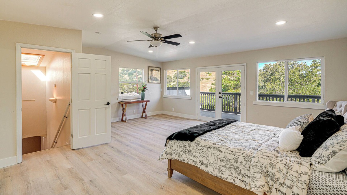 Monterey Apartment | Cozy Salinas Studio w/Balcony & Fireplace!