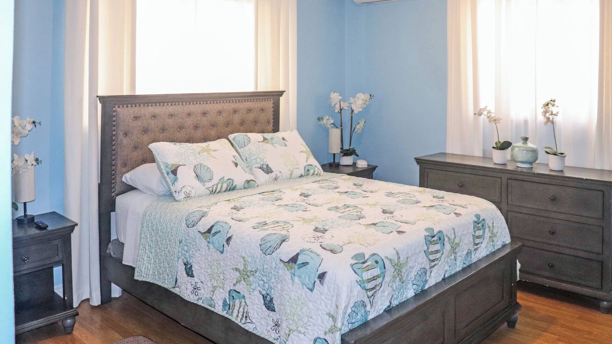 Downtown Apartment | Cozy secluded centrally located 2 bedroom in Freeport with a private pool