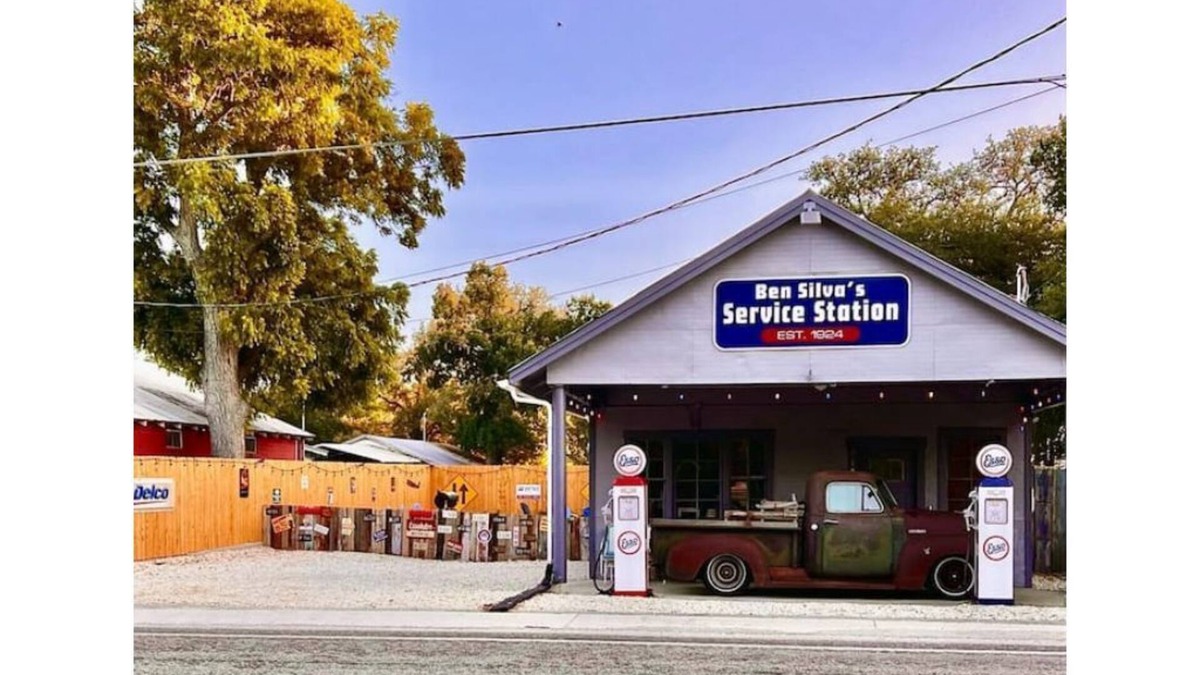 Staples House | Cozy Service Station in the heart of Staples