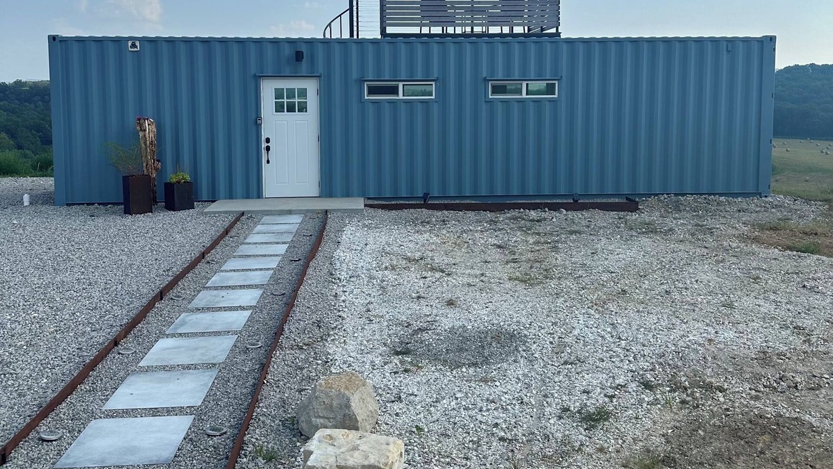 Eureka Springs House | Cozy Shipping Container Home with River View near Eureka Springs
