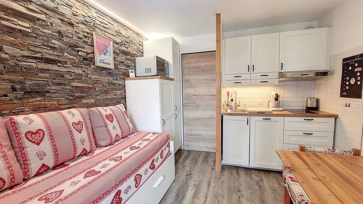 La Rosiere Apartment | Cozy Ski-In/Ski-Out Studio · Renovated · South-Facing Balcony