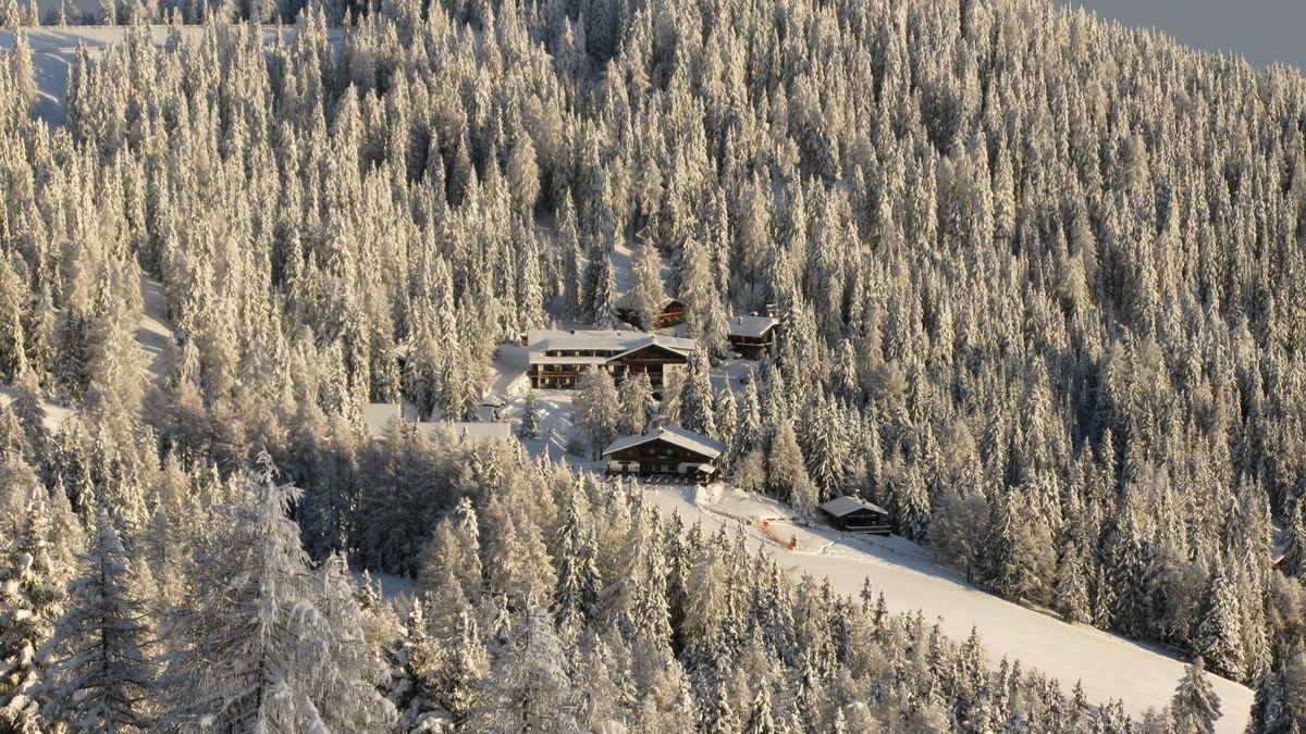 Casola Ski Chalet | cozy Ski Lodge directly on the slopes of Kronplatz