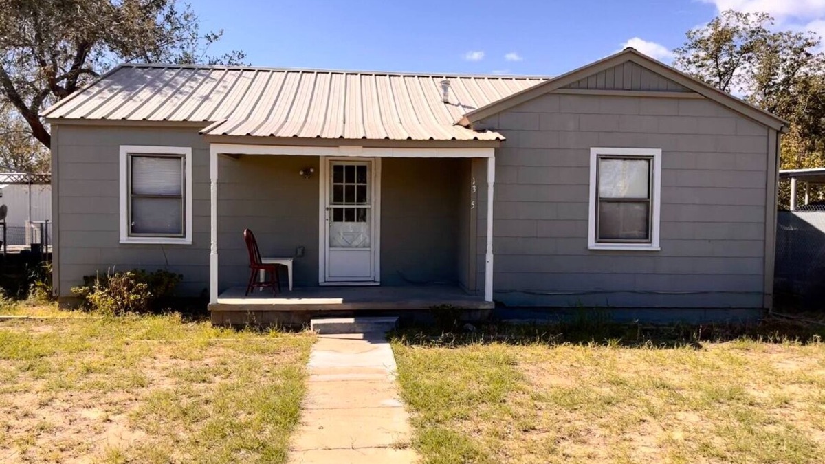 Monahans House | Cozy Small Family Home
