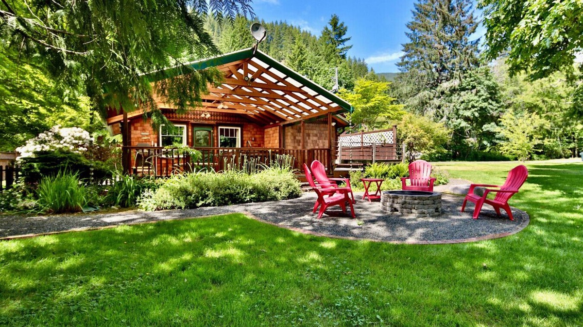 Beaver Apartment | Cozy Sol Duc River Riverfront Retreat w/Hot Tub