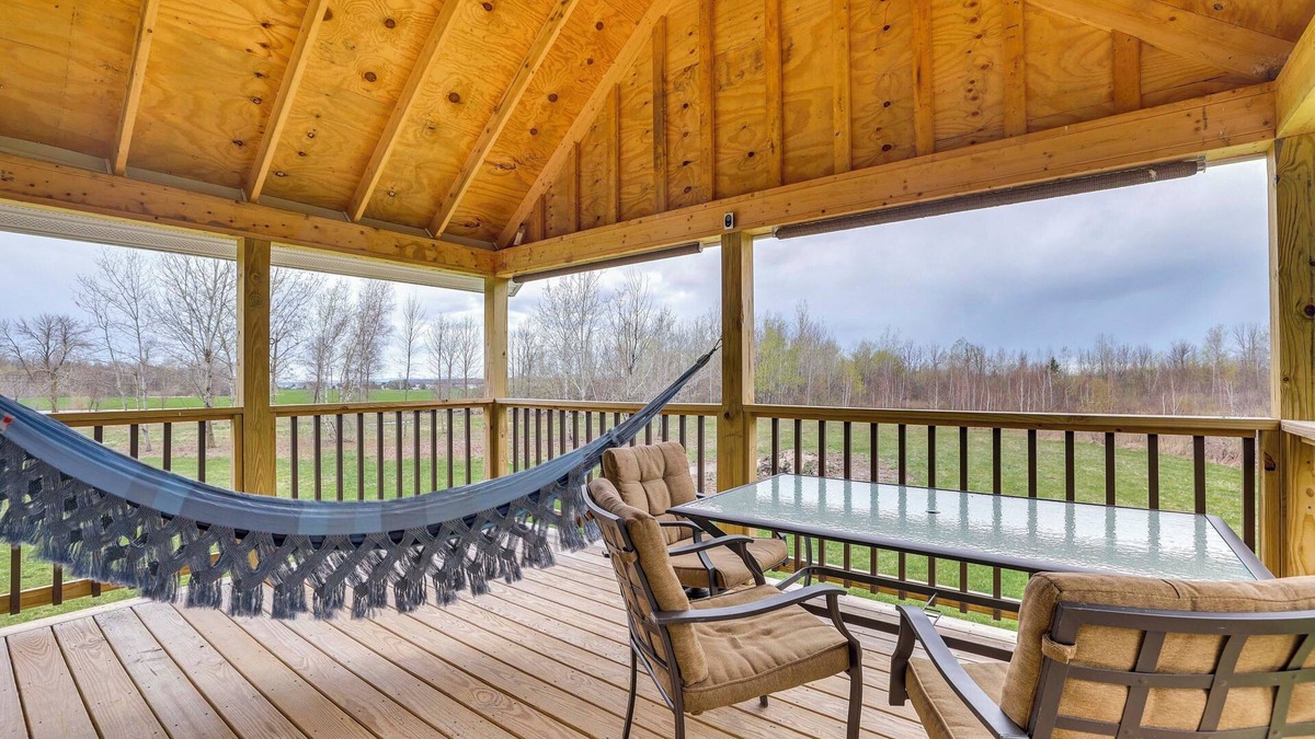 Swanton Apartment | Cozy Solar-Powered Loft: Walk to Lake Champlain!