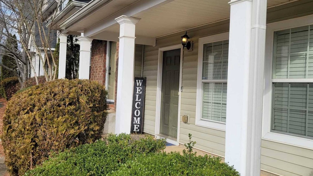 Atlanta House | Cozy Southwest Hideaway with private parking!