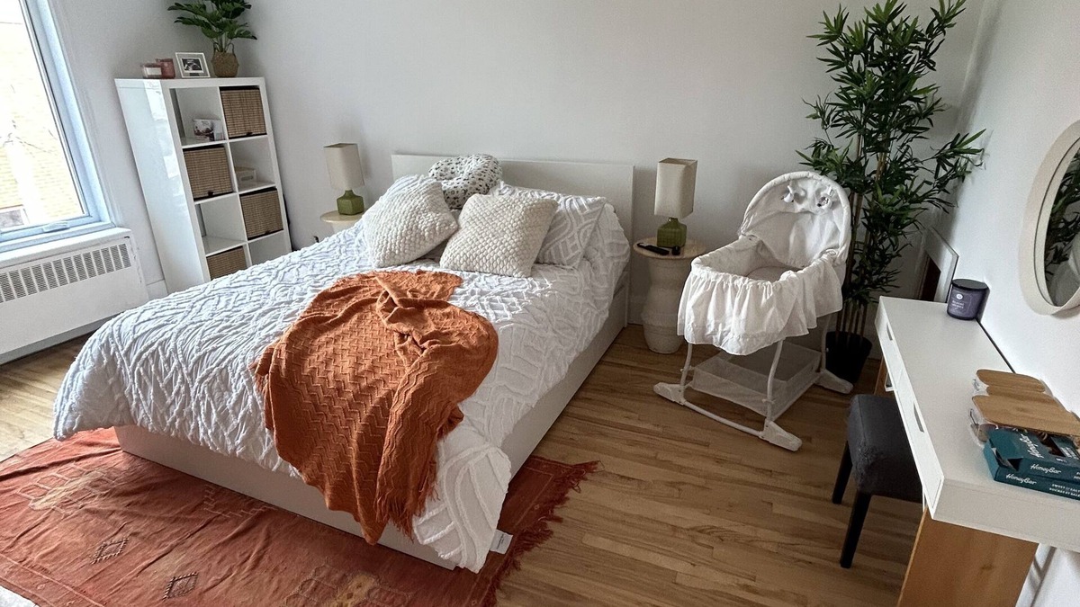 Saint-Laurent Apartment | cozy, spacious and bright 3 bedrooms apartment, walking distance to metro.