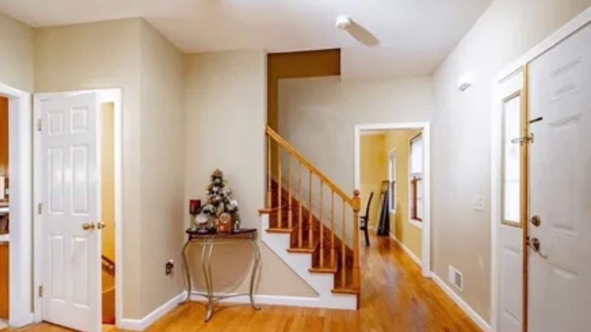 Ware House | Cozy, Spacious and Quiet 2-bedroom house with Central AC, WiFi and fitness room