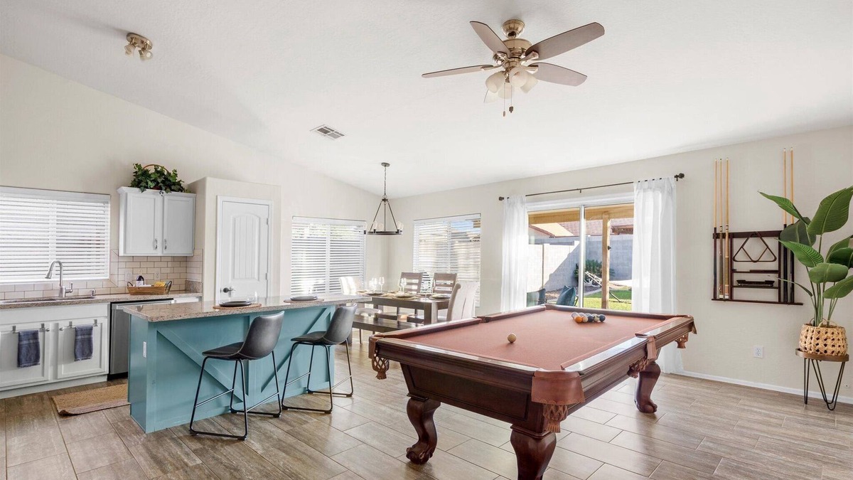 Castlegate House | Cozy, Spacious, Charming, Convenient, Family - King - Billiard -
