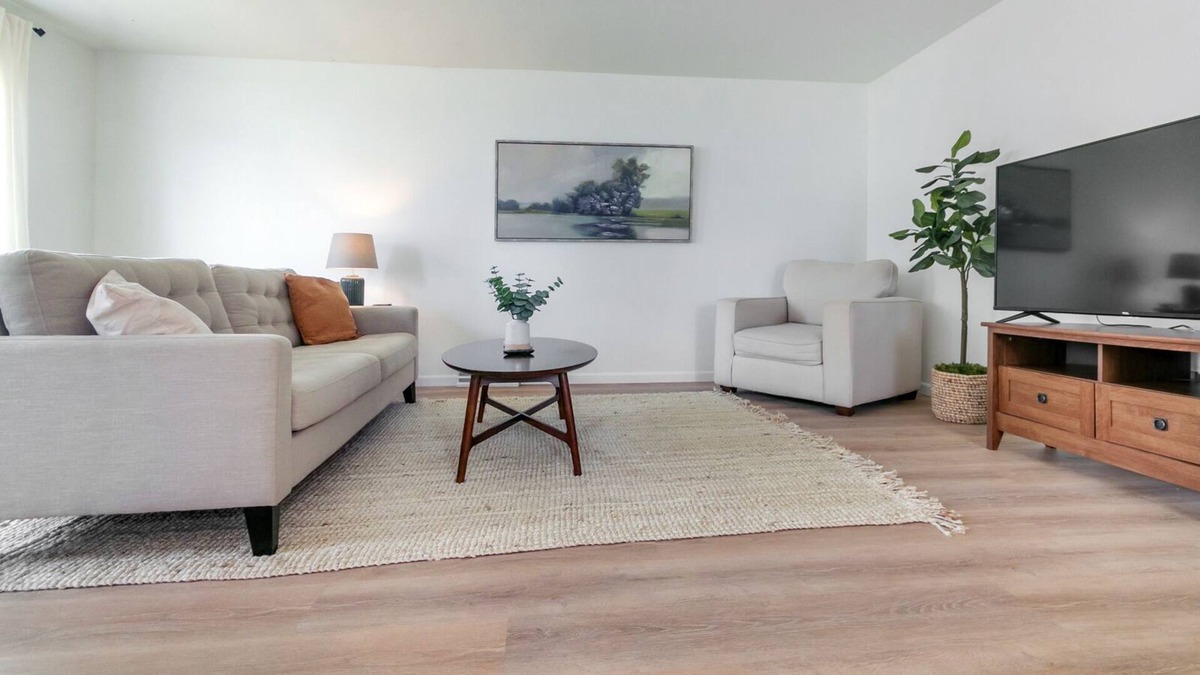 Verona House | Cozy, Spacious Downtown Verona 3 Bedroom Home