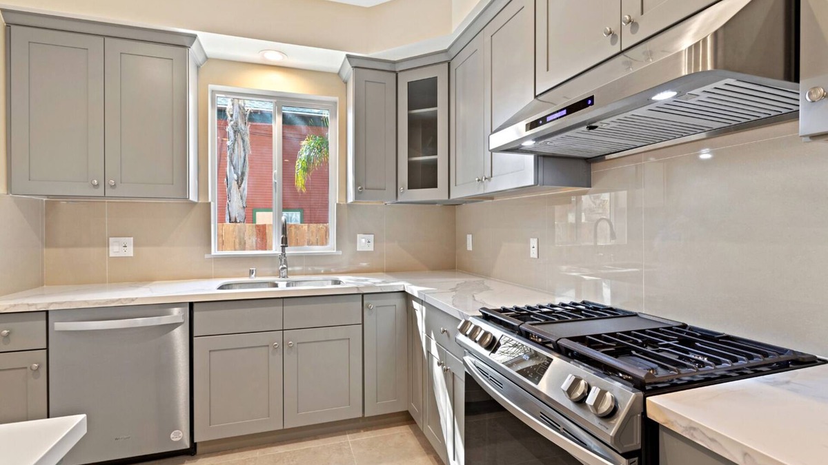 North Central House | Cozy spacious house near RoseBowl, DTLA, and more