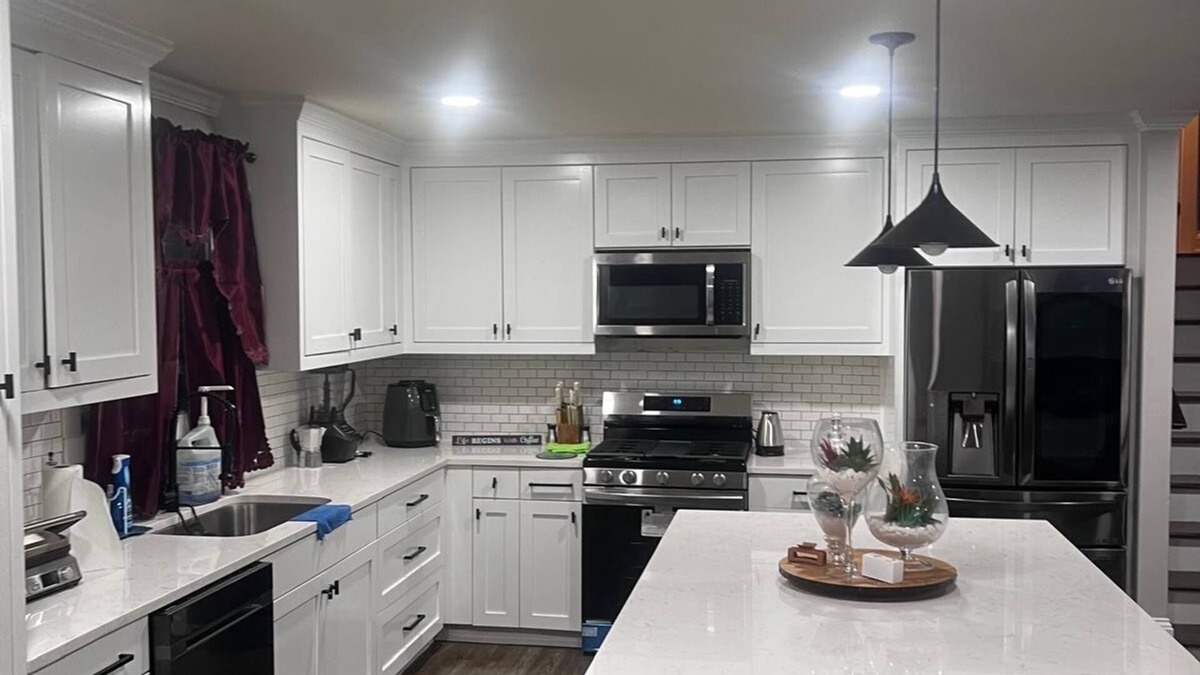 Loganville House | Cozy/spacious split level house.