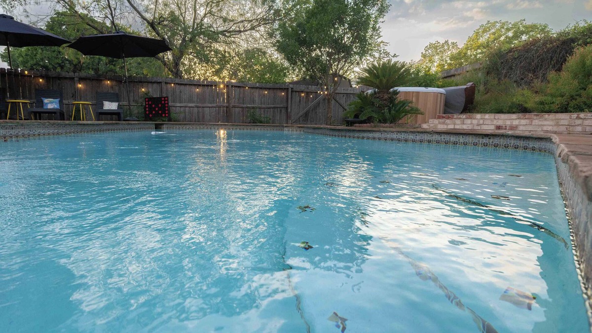 Great Northwest House | Cozy Spur - Close to Lackland, Pool, Hot tub & Games