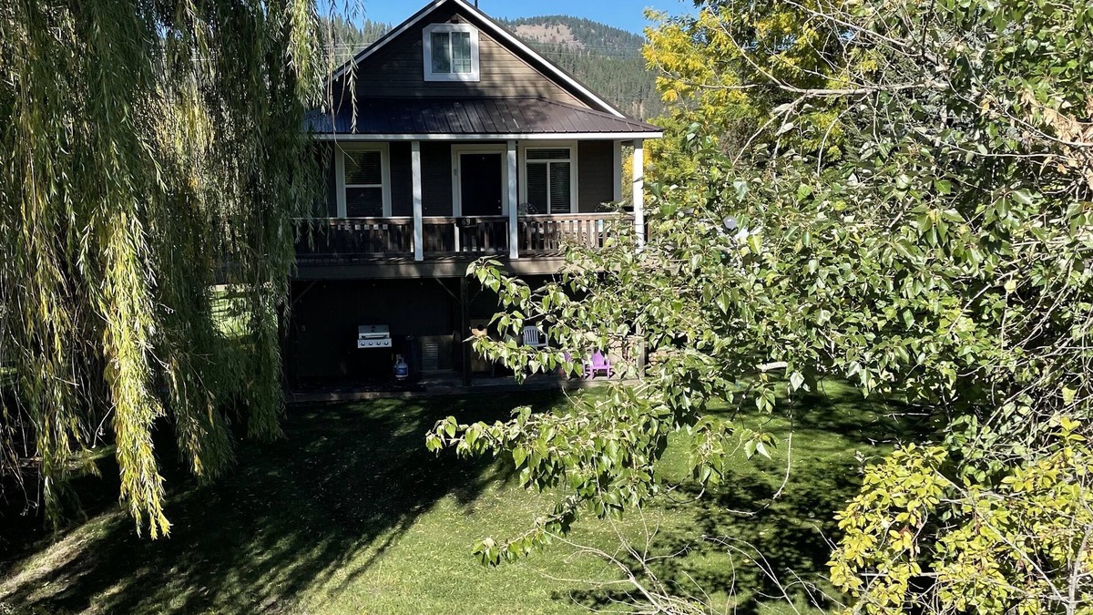St. Maries House | Cozy St. Maries House with Private Dock on St. Joe River!