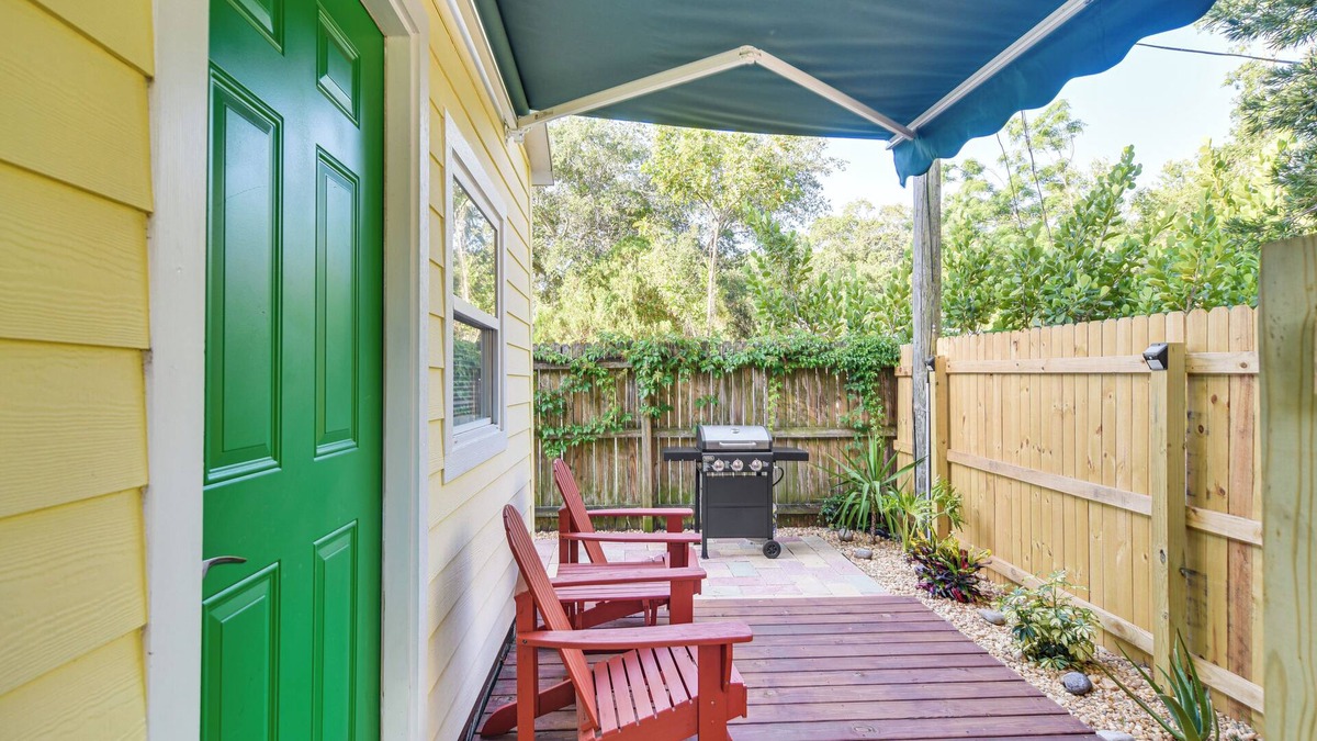 South Pinellas Community Council Cottage | Cozy St Pete Home ~ 2 Mi to Madeira Beach!
