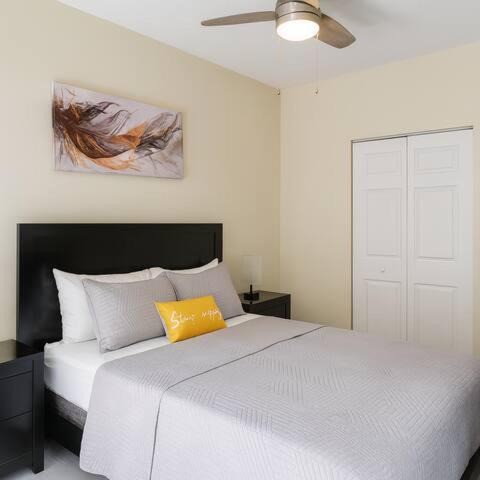 Bearss Plaza House | Cozy Stay in Tampa