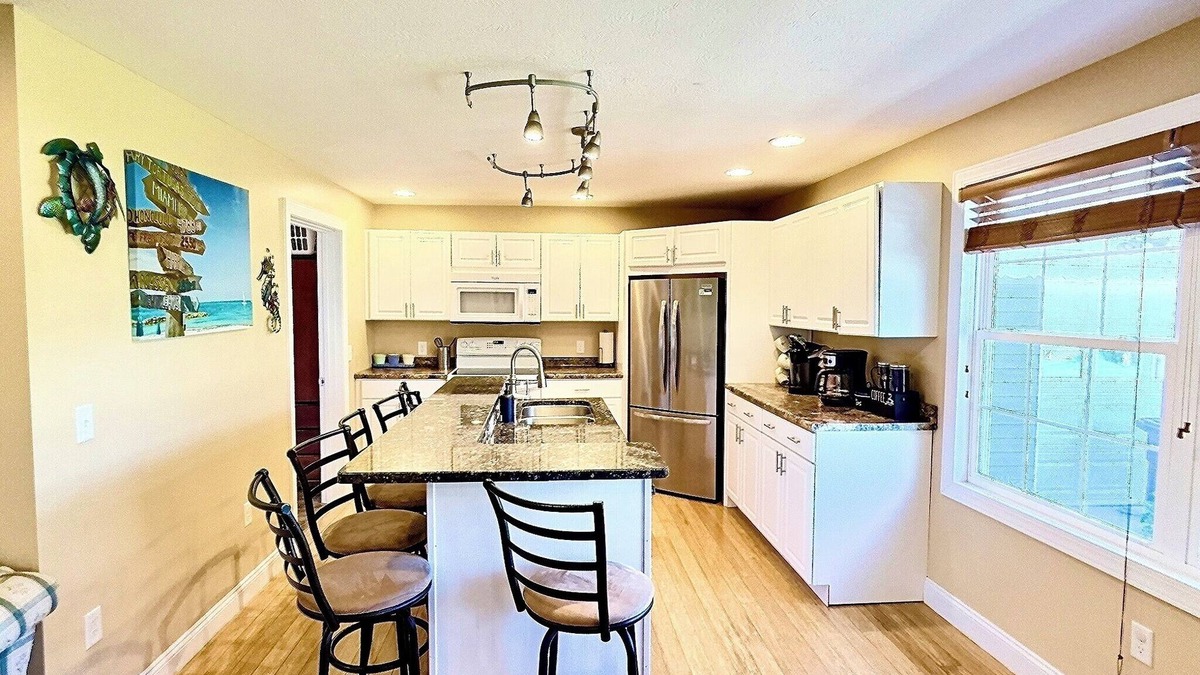 Huron House | Cozy Stay Near Lake Erie Cedar Point Sport Force Pet Friendly!