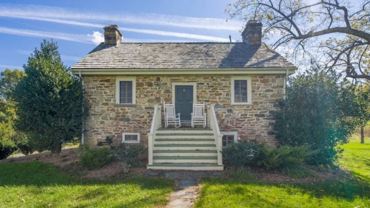 Round Hill Cottage | Cozy Stone Cottage in Round Hill, VA